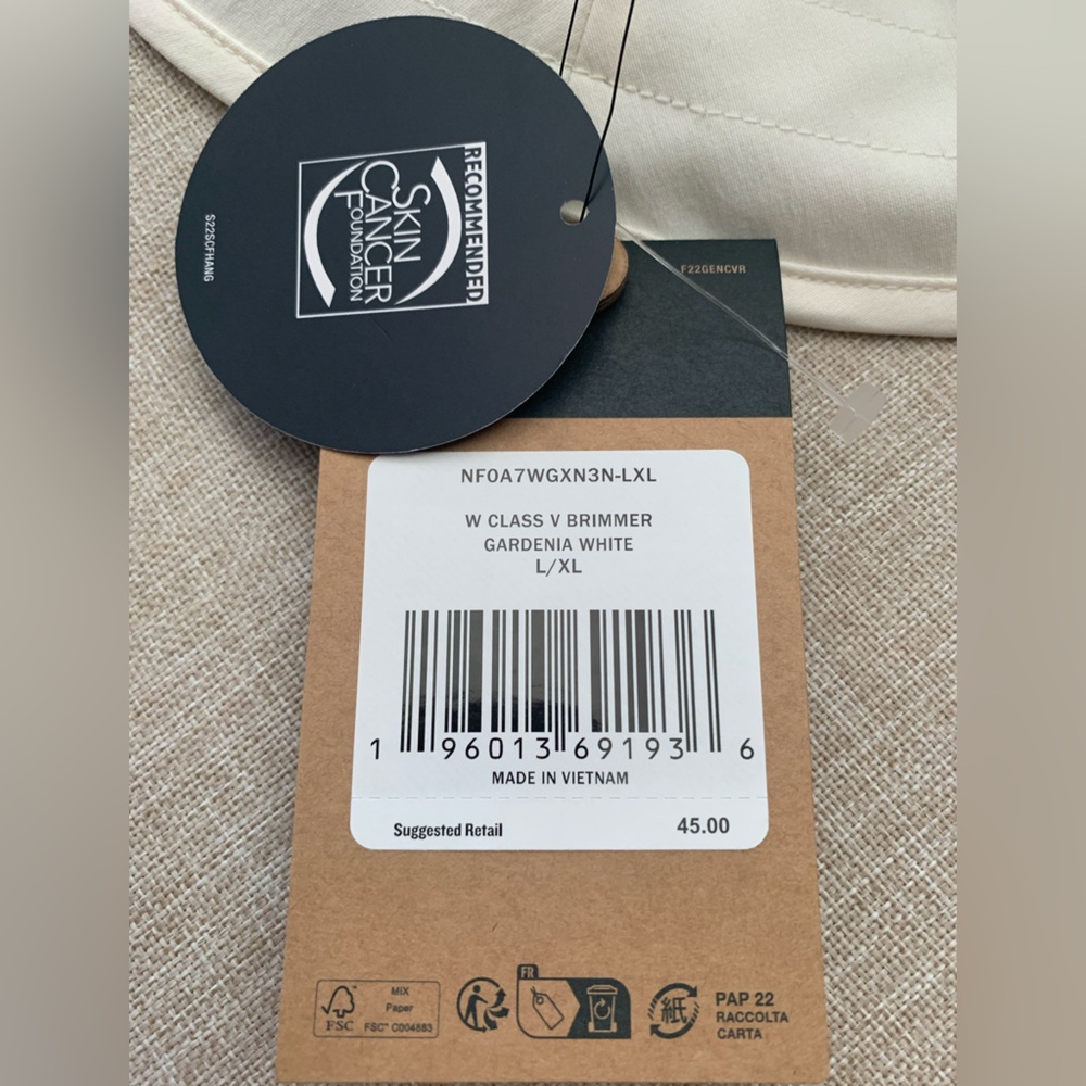 NWT North Face Hat: White, Wide Brim, Chin Strap, Logo, 40+UPF Sun Protect, L/XL - Picture 8 of 13